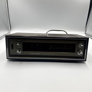 Vintage Realistic Digichron-VI  106 Flip Clock AM/FM Radio Model 12-1496 Tested